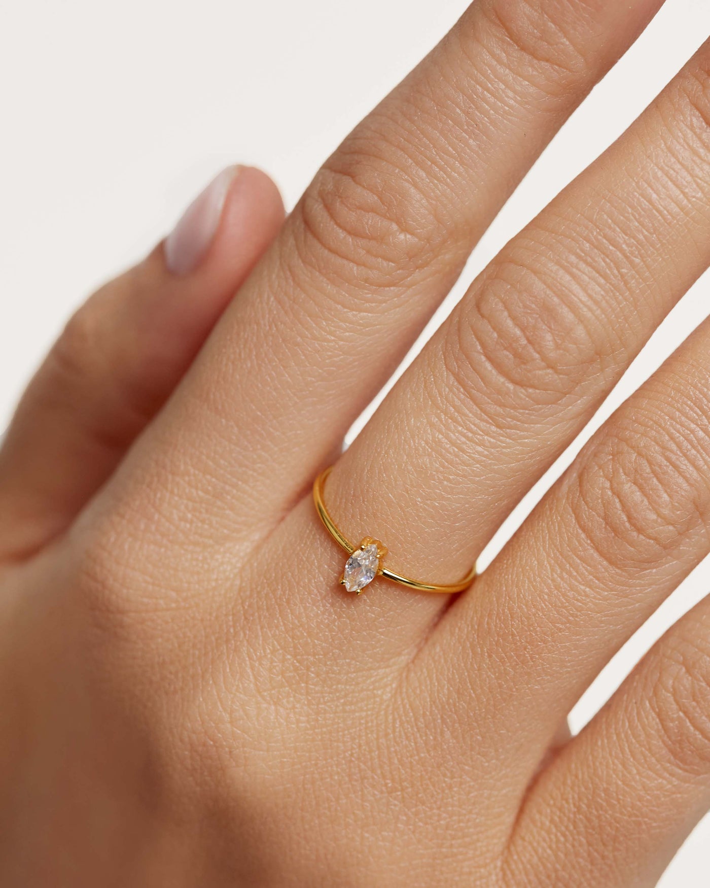 Anillo white India 
  
    Plata de Ley / Baño de Oro 18K
  
