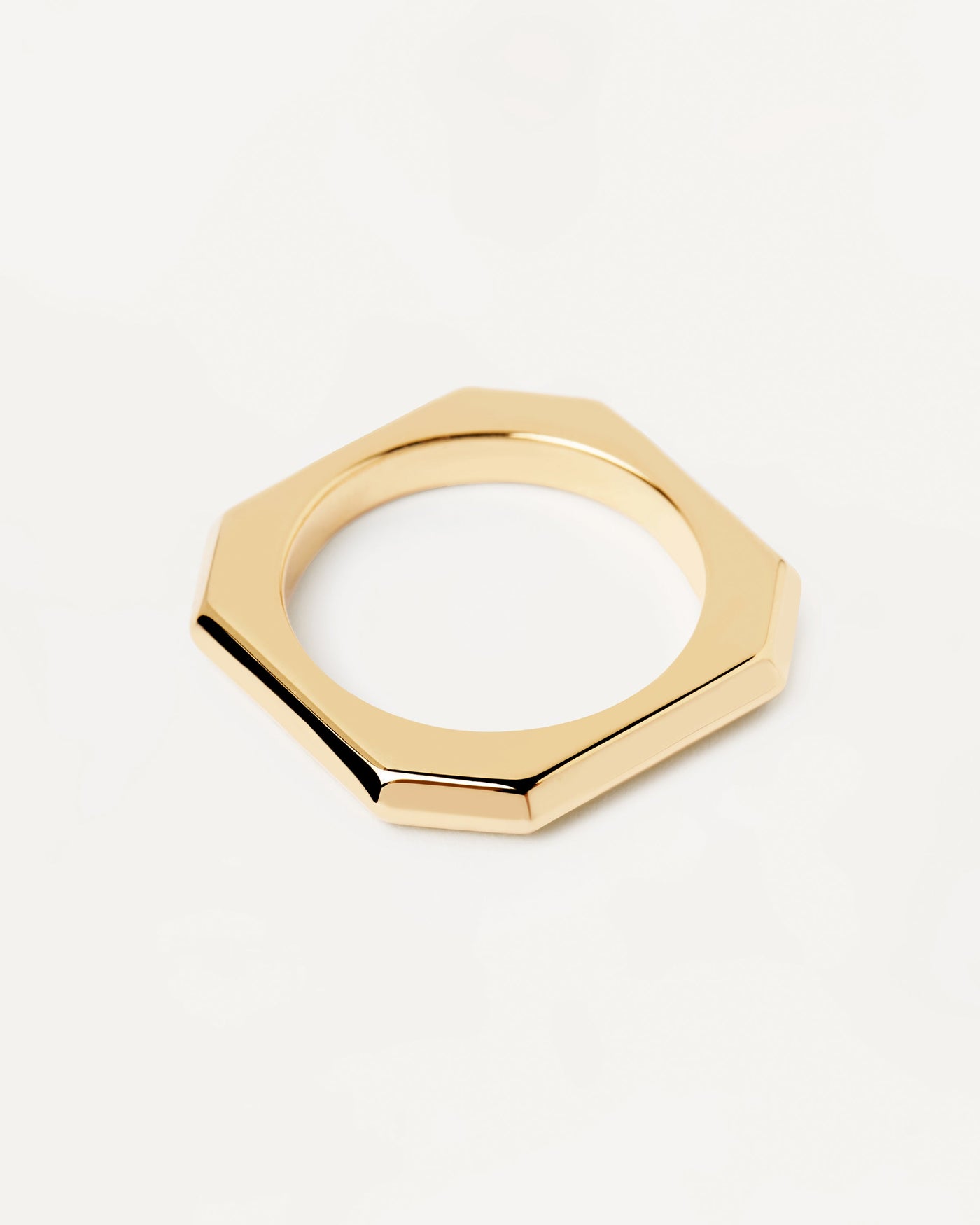 2023 Selection | Signature Link Ring. Octogonal plain ring shaped as a cable link in 18K gold plating. Get the latest arrival from PDPAOLA. Place your order safely and get this Best Seller. Free Shipping.