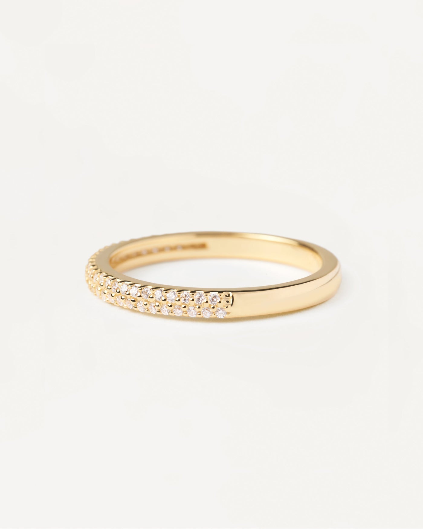 Anillo Tiara. Anillo de plata bañado en oro engarzado de circonita. Consigue las últimas novedades de PDPAOLA. Haz tu pedido de forma segura y obtén este Best Seller.