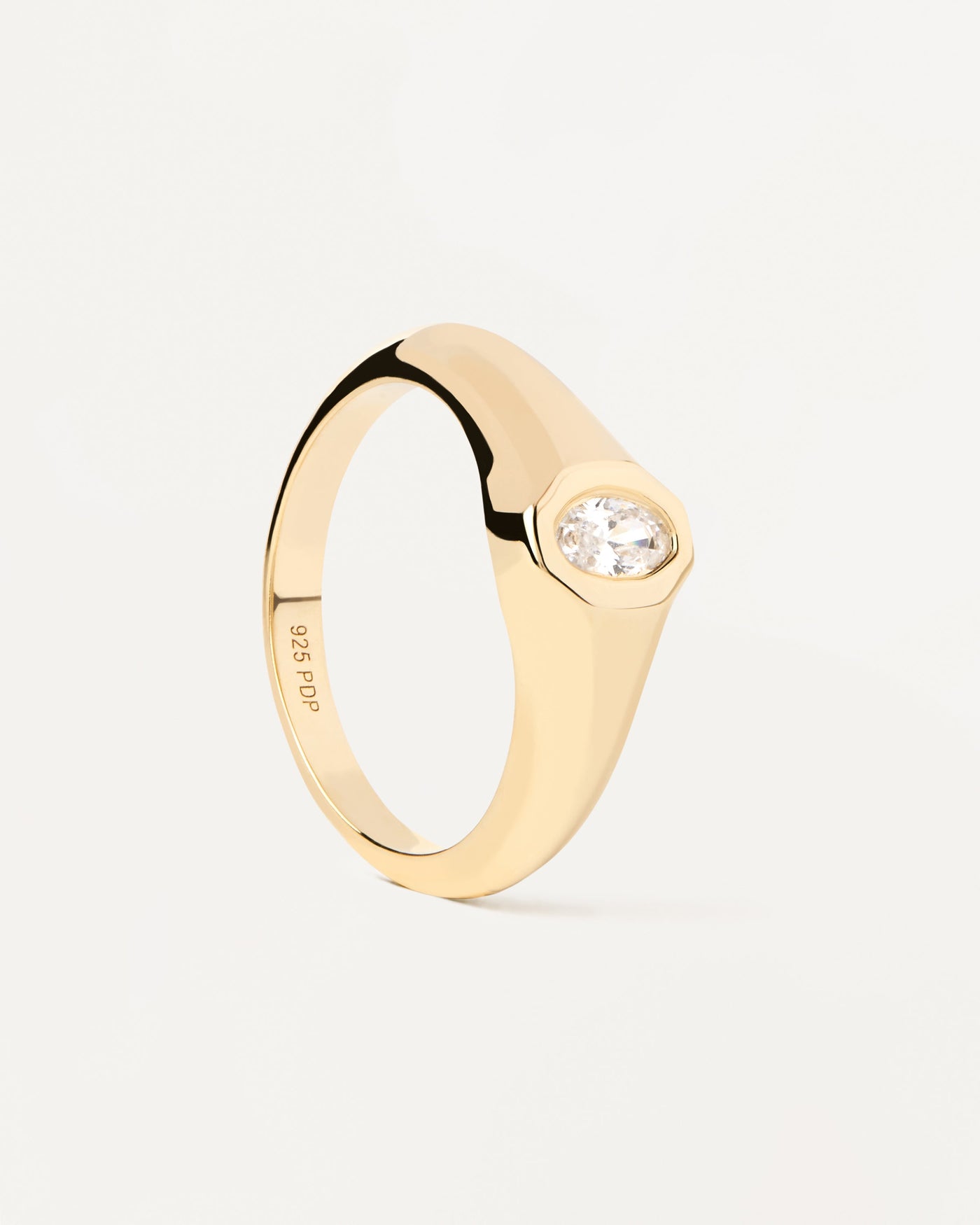 2023 Selection | Karry Stamp Ring. Gold-plated silver signet ring with oval white zirconia. Get the latest arrival from PDPAOLA. Place your order safely and get this Best Seller. Free Shipping.