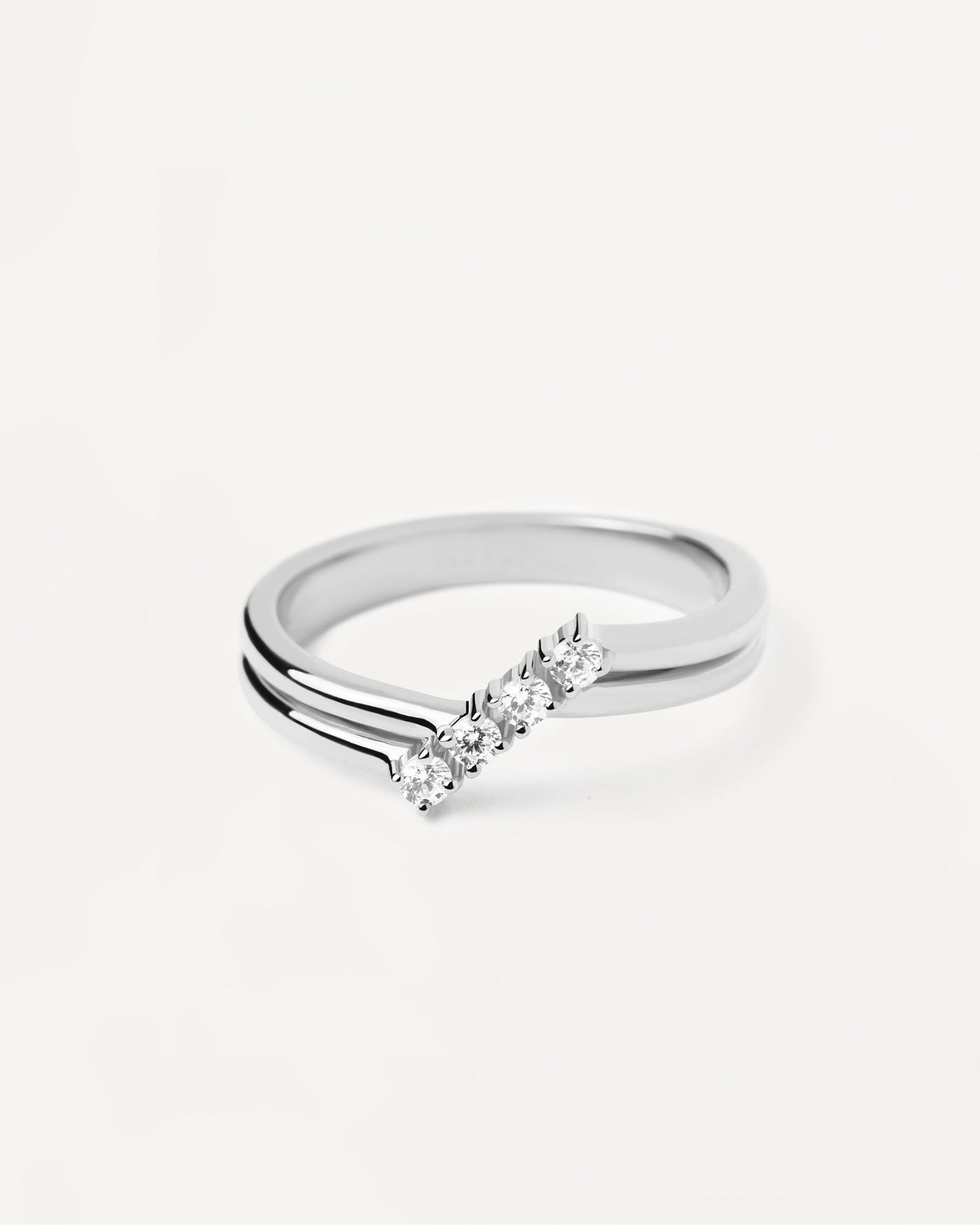 Selección 2023 | Anillo De Plata Anna. Anillo asimétrico de 4 circonitas en plata de ley. Consigue las últimas novedades de PDPAOLA. Haz tu pedido de forma segura y obtén este Best Seller. Envío Gratis.