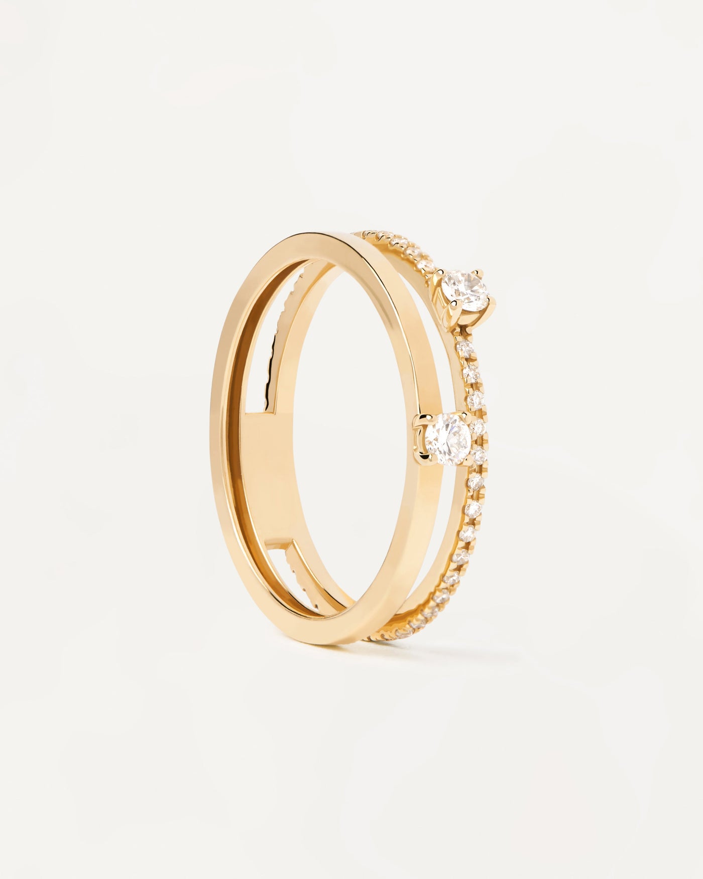 Solitär Dual GoldRing mit Diamanten. Doppelring aus massivem Gelbgold, besetzt mit Diamanten von 0,34 Karat. Erhalten Sie die neuesten Produkte von PDPAOLA. Geben Sie Ihre Bestellung sicher auf und erhalten Sie diesen Bestseller.