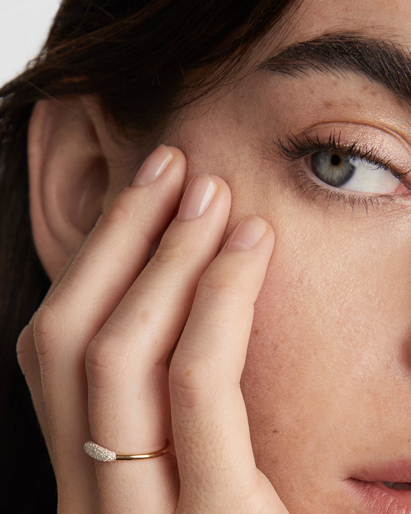 Diamonds and Gold Alice Stamp Ring - 
  
    18K Gold
  
