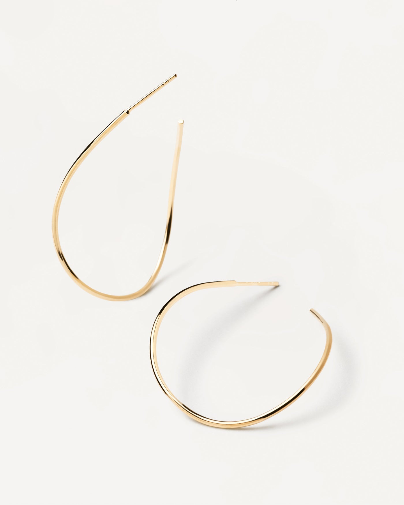 2023 Selection | Niko Earrings. Open loop wavy oval hoop earrings in 18k gold plated silver. Get the latest arrival from PDPAOLA. Place your order safely and get this Best Seller. Free Shipping.