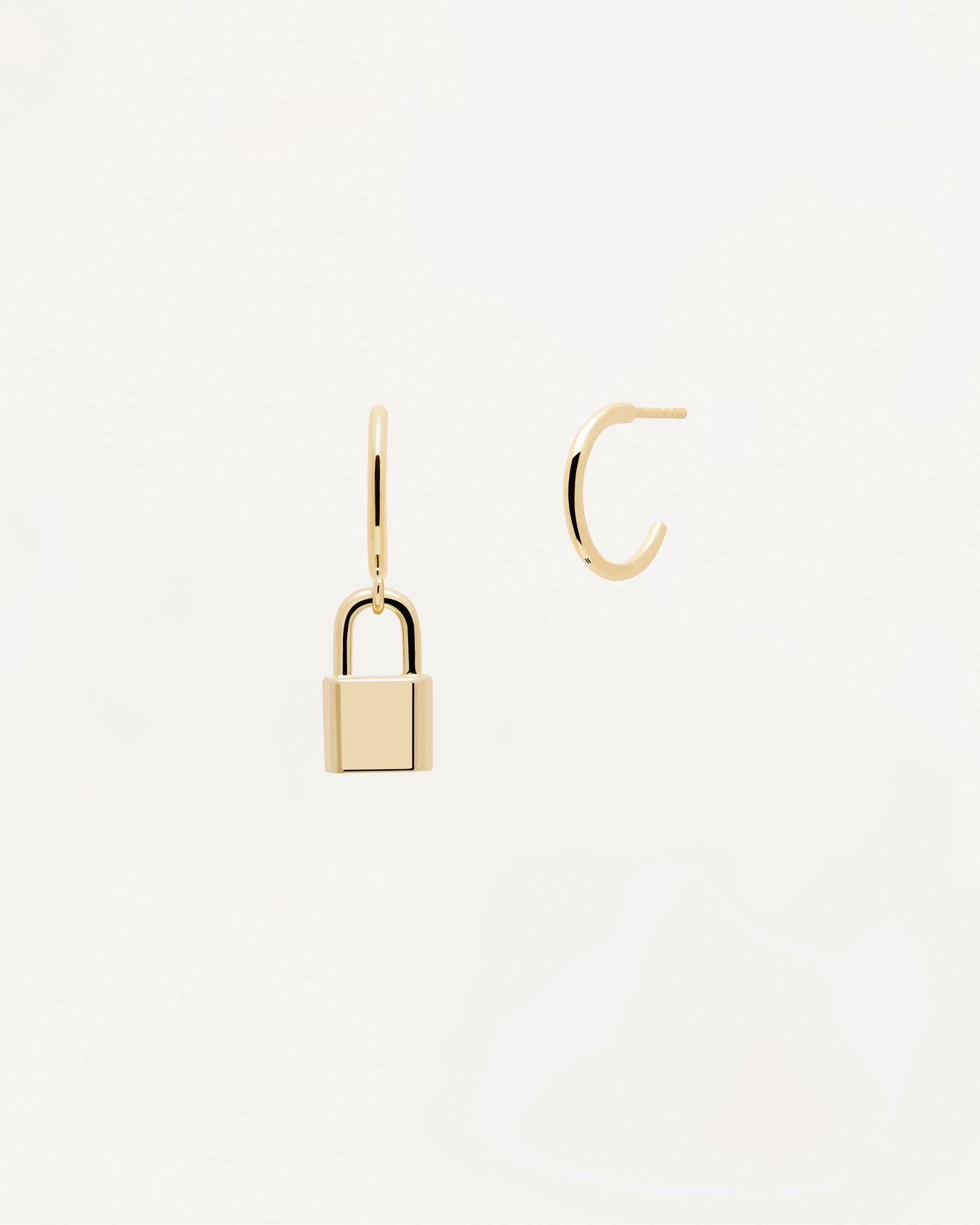 Selezione 2020 | Orecchini in oro Bond. Acquista le ultime novità di PDPAOLA. Effettua il tuo ordine in tutta sicurezza e non lasciarti sfuggire questo best seller. Spedizione gratuita per ordini superiori a 70 €.