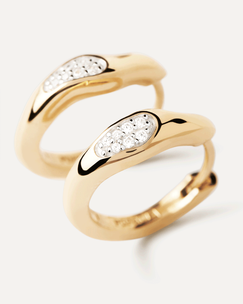 Gold-plated organic mini huggie earrings with wavy shape featuring pavé zirconia