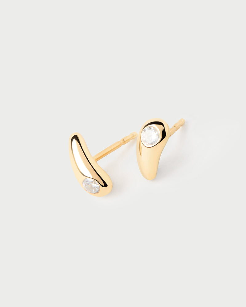 Minimalist drop earrings adorned with a round zirconia