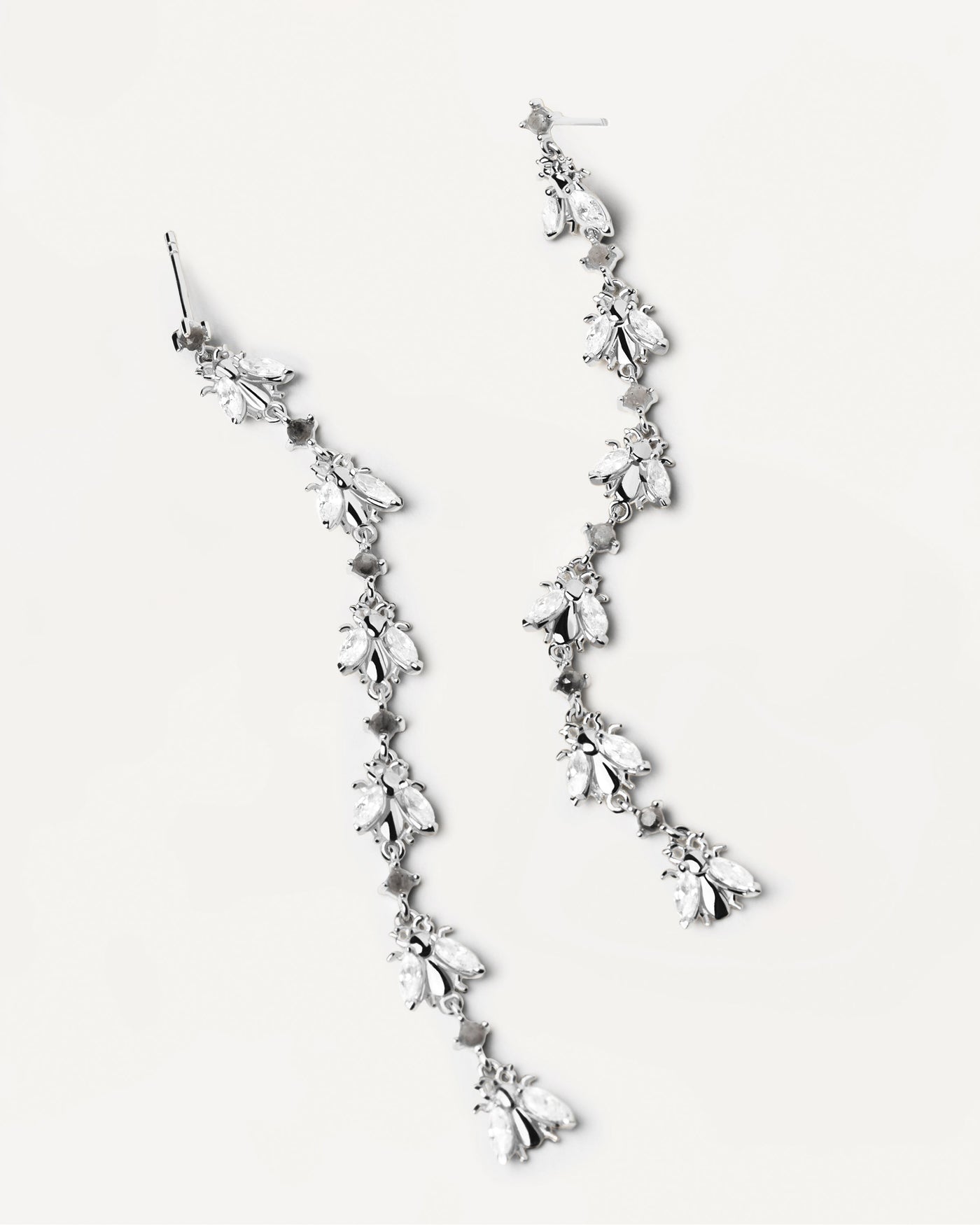 Selezione 2020 | Orecchini in argento Nest. Acquista le ultime novità di PDPAOLA. Effettua il tuo ordine in tutta sicurezza e non lasciarti sfuggire questo best seller. Spedizione gratuita per ordini superiori a 70 €.