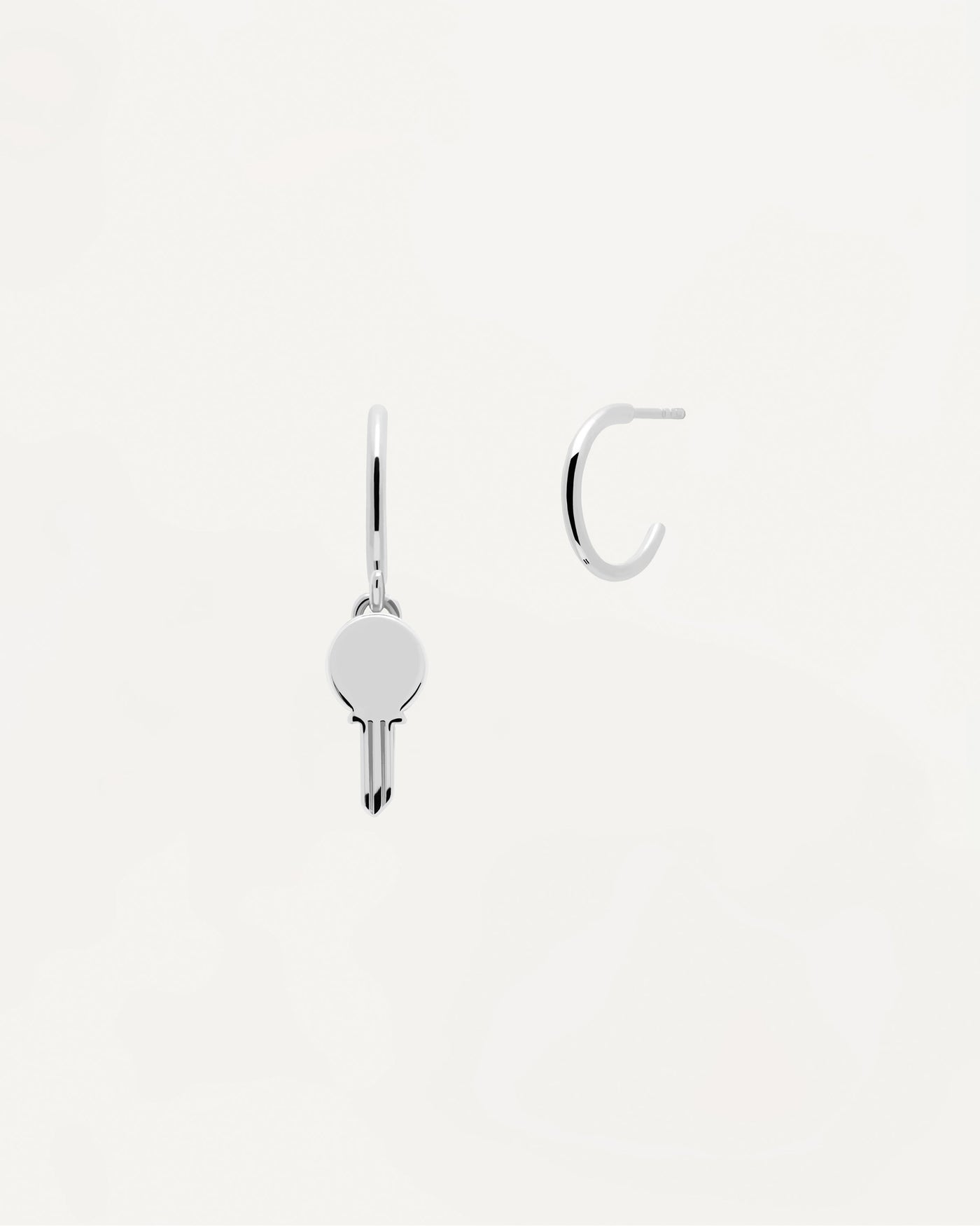 Selección 2020 | Pendientes Eternum Silver. Consigue las últimas novedades de PDPAOLA. Haz tu pedido de forma segura y obtén este Best Seller. Envío Gratis a partir de 70€.