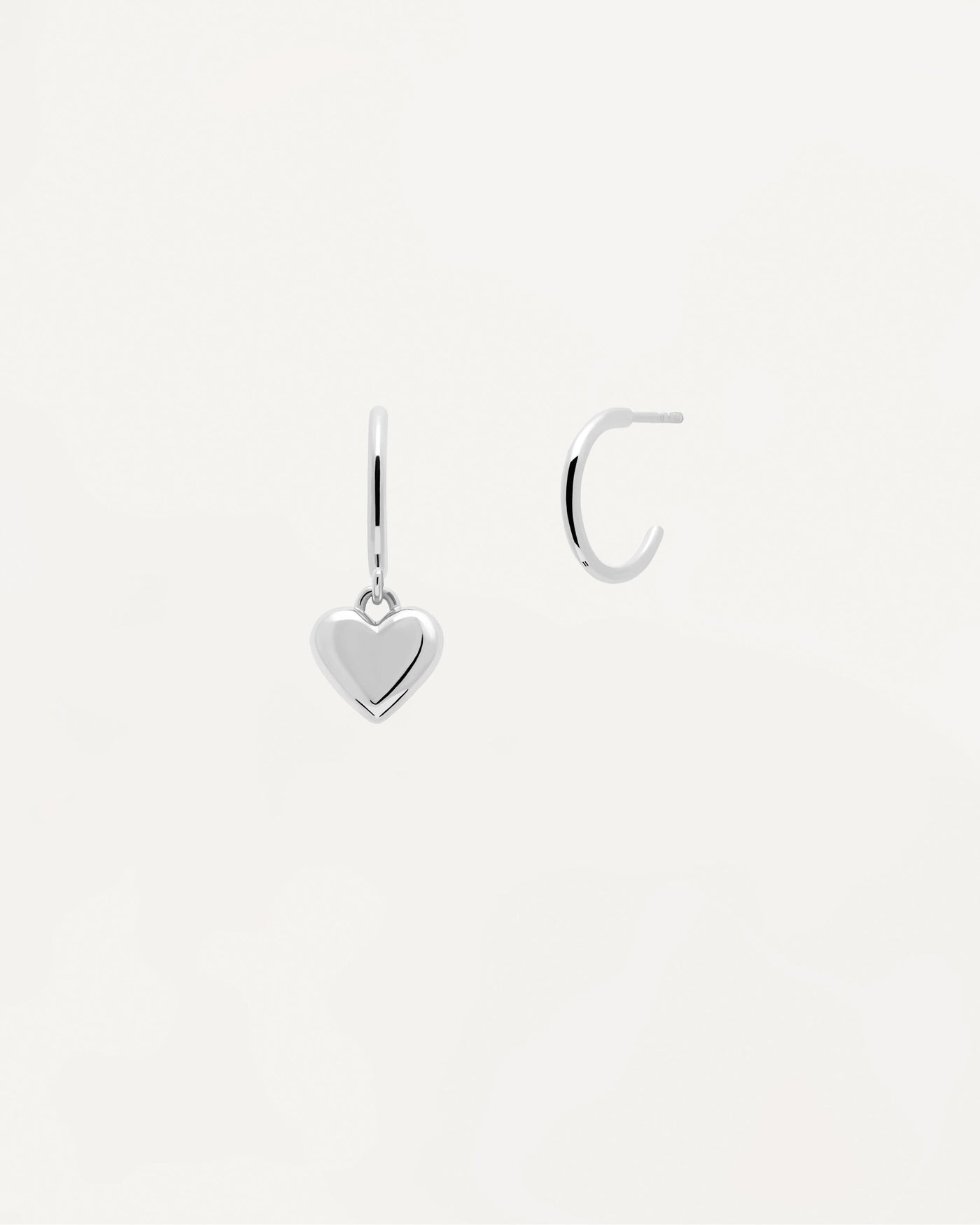 Selección 2020 | Pendientes L'Absolu Silver. Consigue las últimas novedades de PDPAOLA. Haz tu pedido de forma segura y obtén este Best Seller. Envío Gratis a partir de 70€.