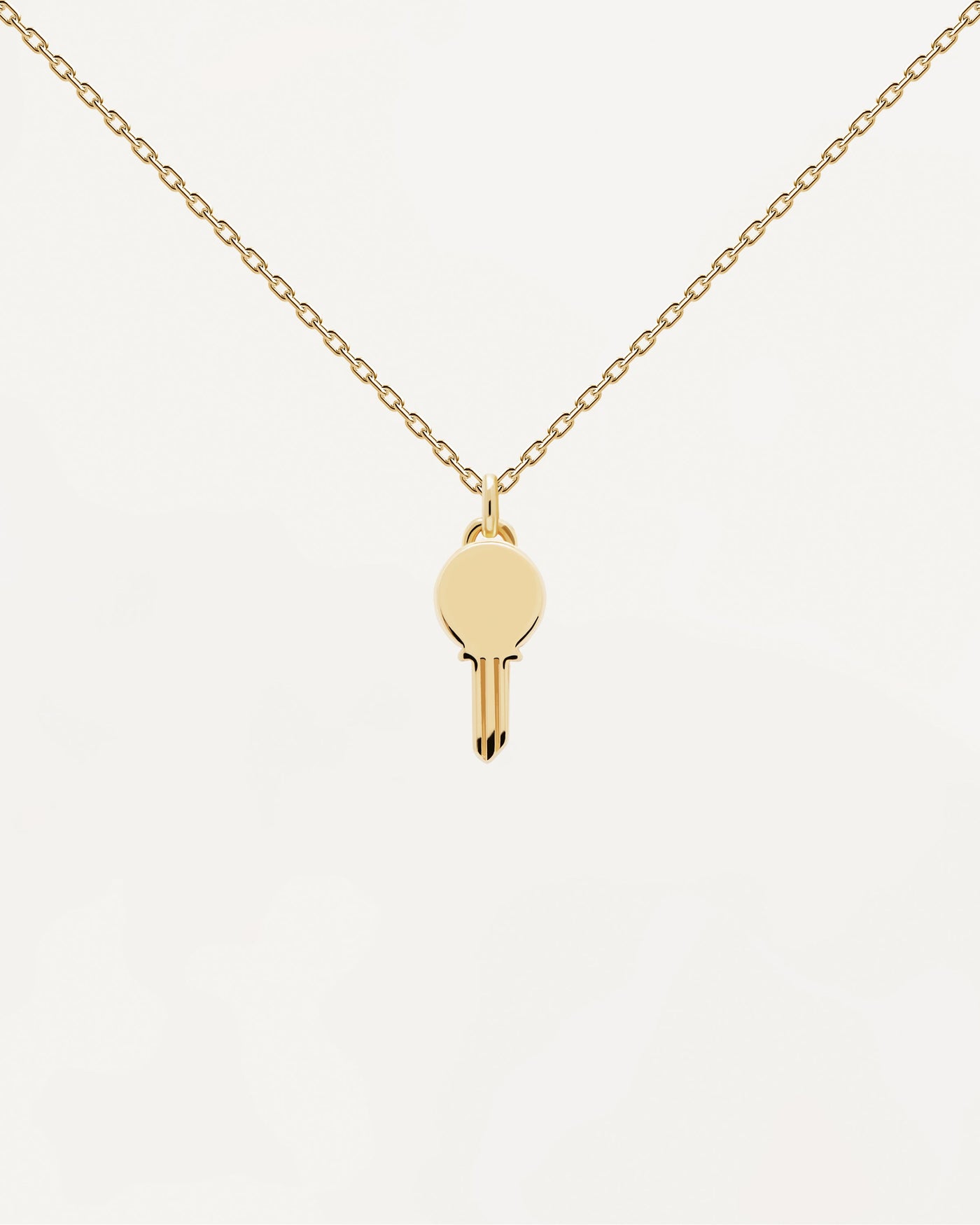 Eternum Halskette. Goldverzerrte silberne Halskette mit personalisiertem Schlüsselanhänger zum Eingravieren. Erhalten Sie die neuesten Produkte von PDPAOLA. Geben Sie Ihre Bestellung sicher auf und erhalten Sie diesen Bestseller.