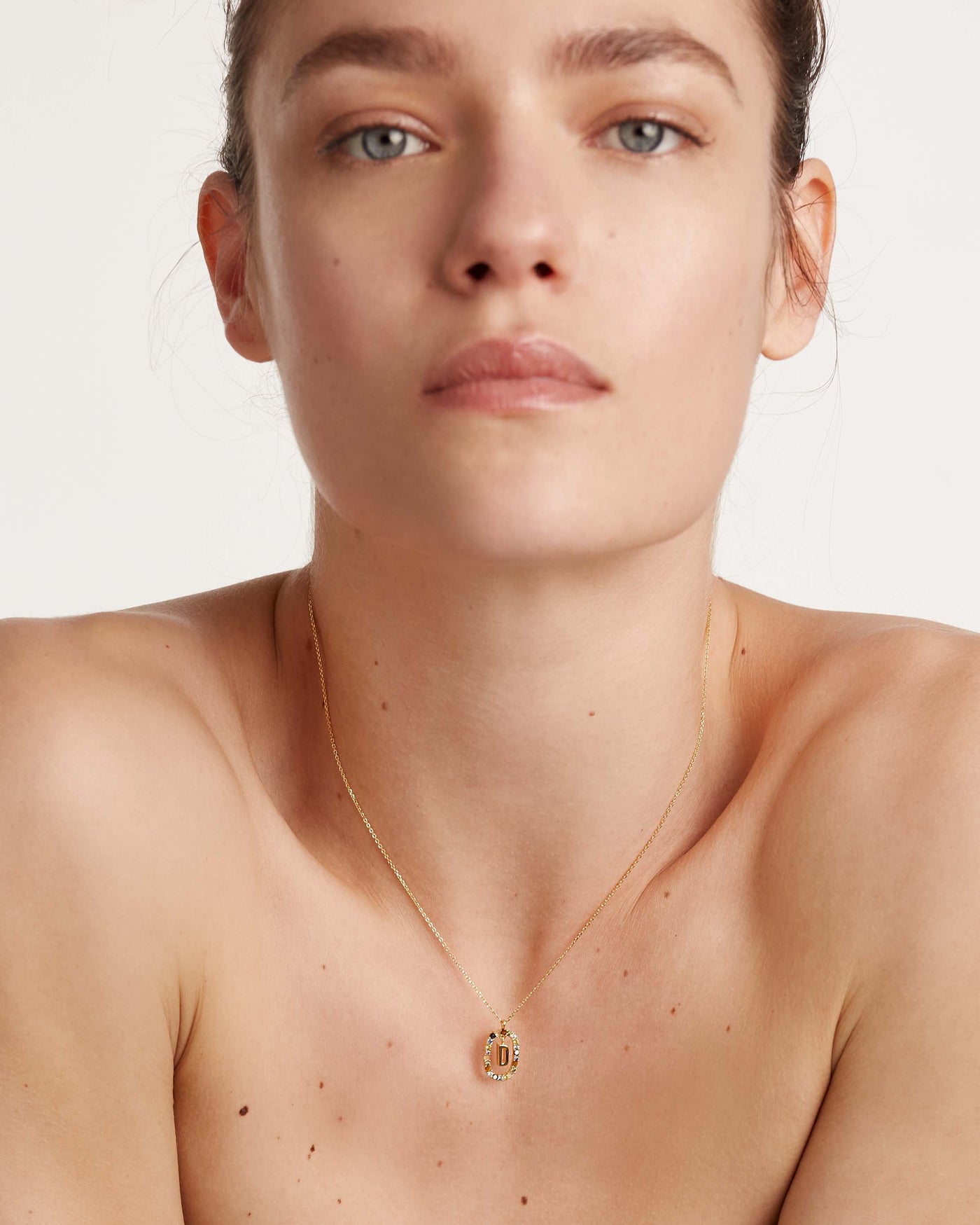 Collana con lettera D - 
  
    Argento sterling / Placcatura in Oro 18K
  
