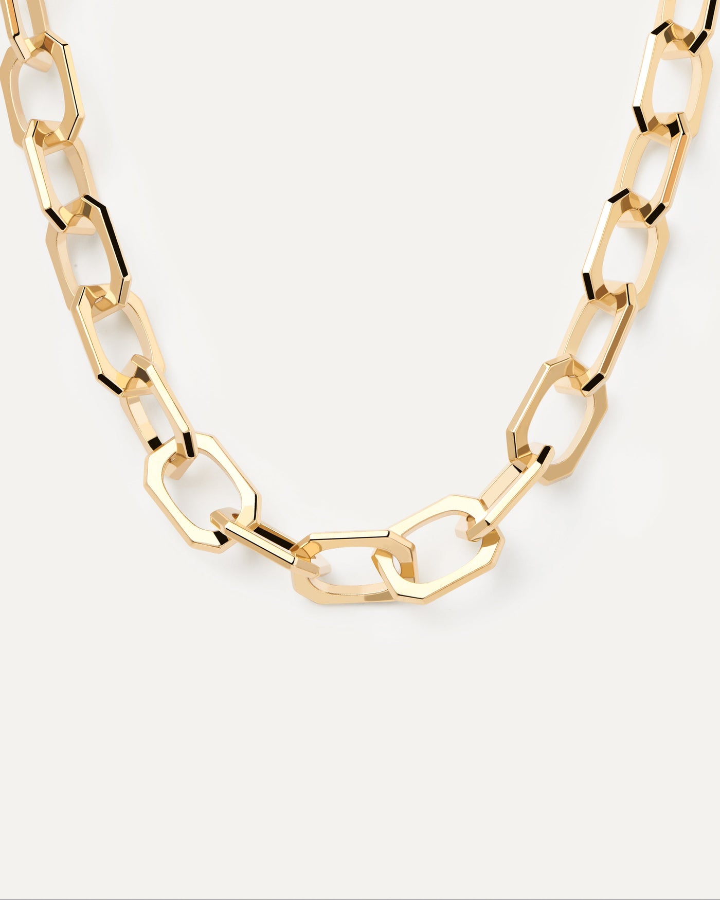 Large Signature Halskette. Kabelketten -Halskette mit großen oktogonalen Verbindungen in 18 Karat Goldbeschichtung. Erhalten Sie die neuesten Produkte von PDPAOLA. Geben Sie Ihre Bestellung sicher auf und erhalten Sie diesen Bestseller.