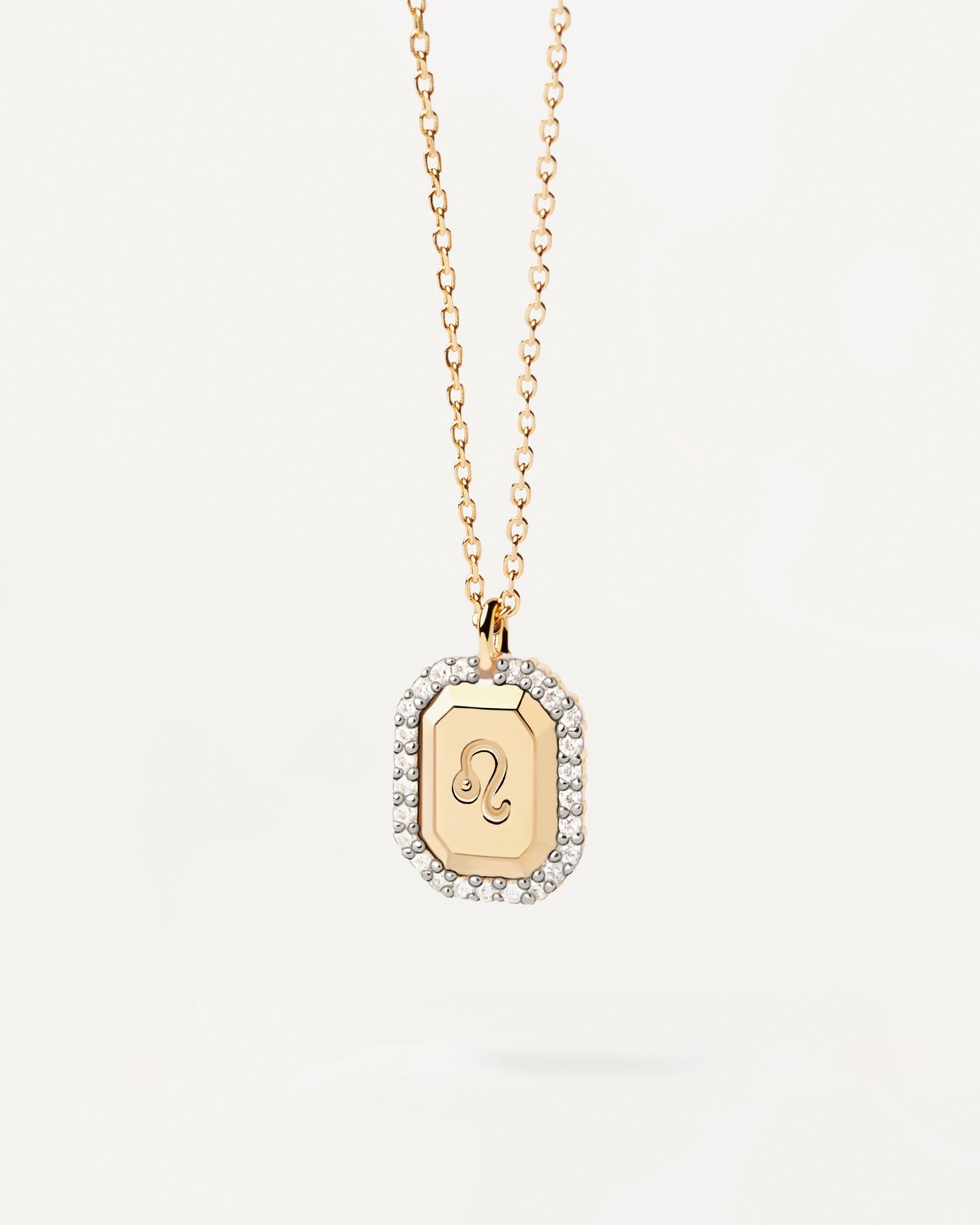 Collana Leone. Collana in argento placcato oro con incisione della costellazione del Leone. Acquista le ultime novità di PDPAOLA. Effettua il tuo ordine in tutta sicurezza e non lasciarti sfuggire questo best seller.