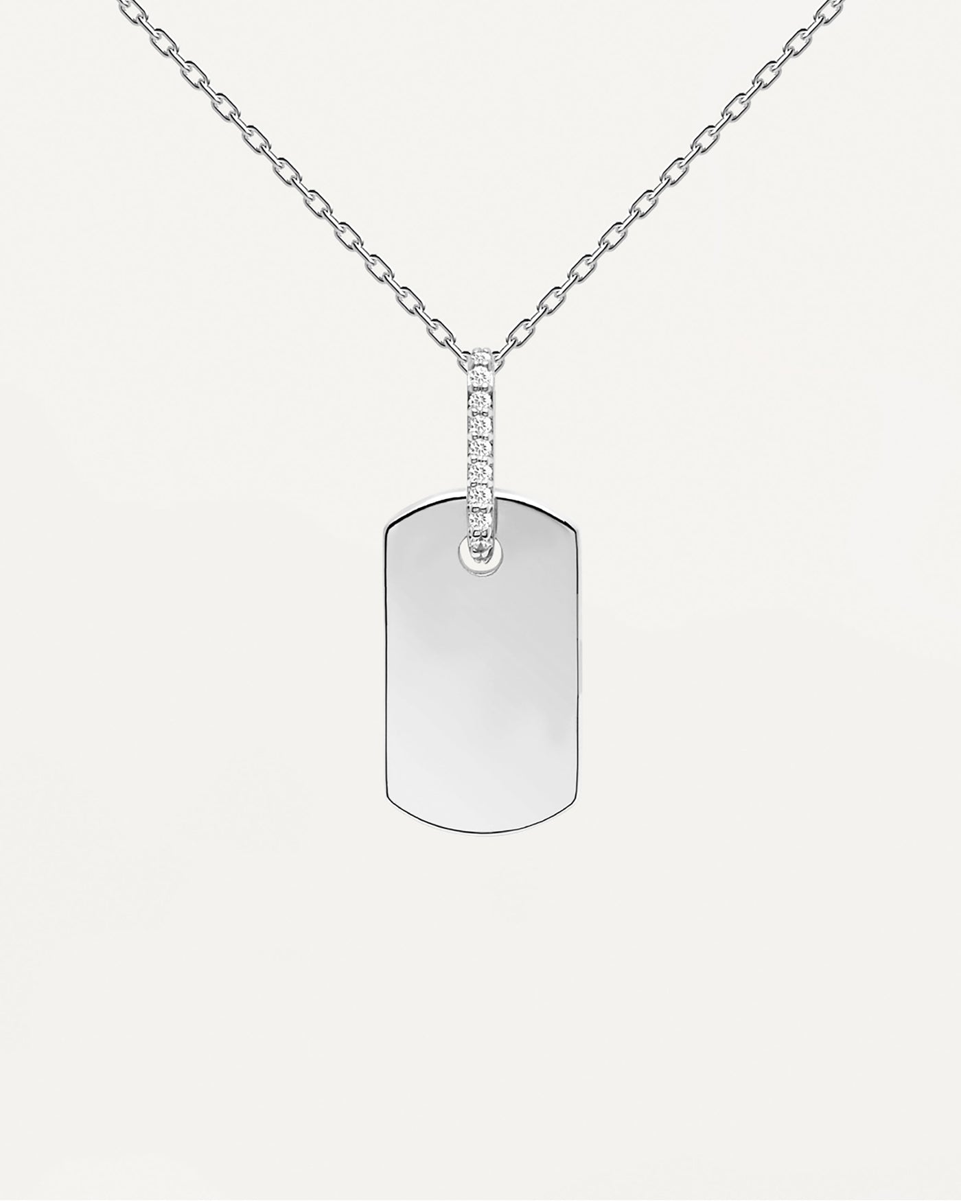 Collier en argent Talisman. Collier personnalisable en argent massif au pendentif plaque à faire graver. Découvrez les dernières nouveautés de chez PDPAOLA. Commandez et recevez votre bijou en toute sérénité.