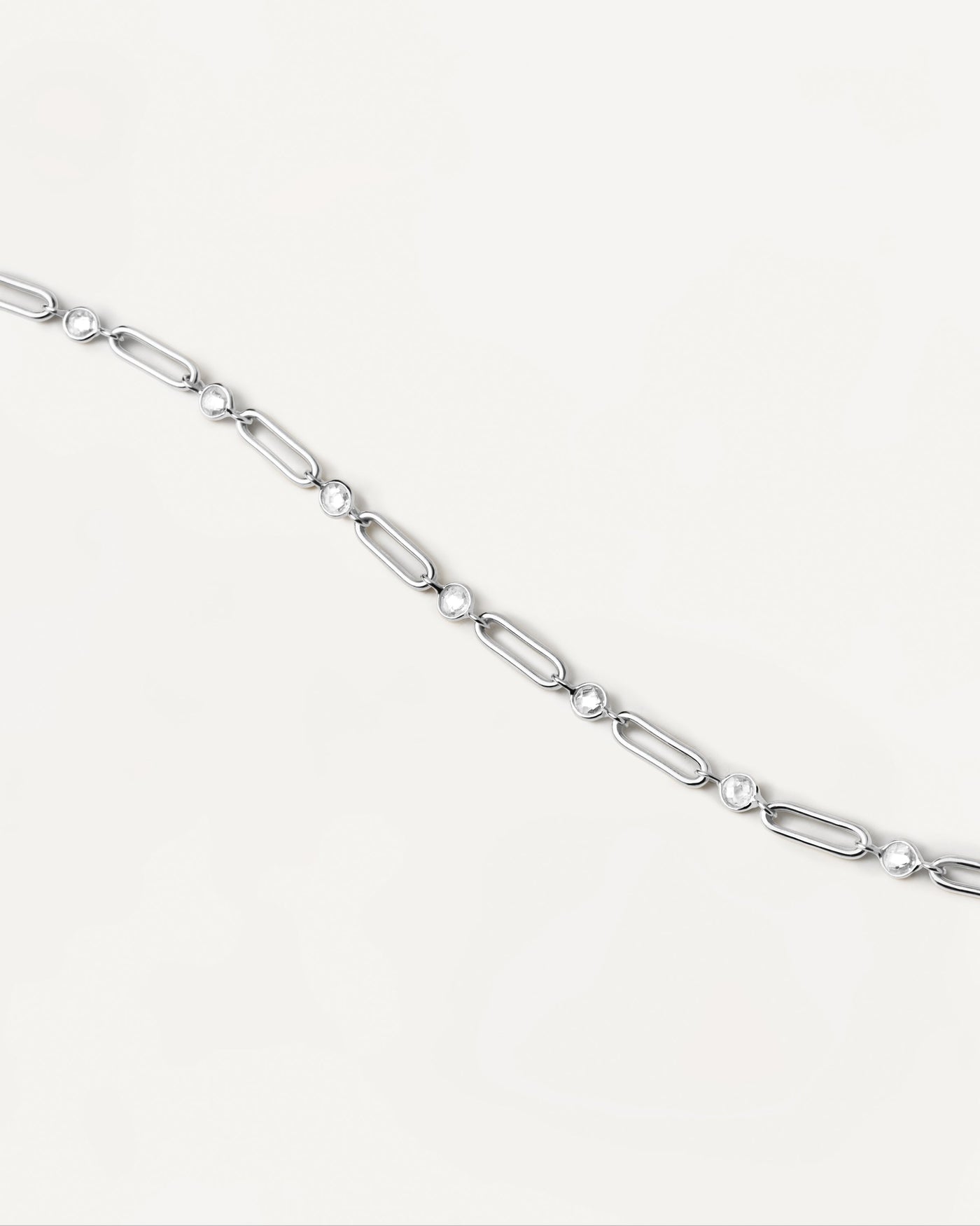 Bracelet Chaine en Argent Miami. Bracelet chaine à gros maillons en argent et zircons blancs. Découvrez les dernières nouveautés de chez PDPAOLA. Commandez et recevez votre bijou en toute sérénité.