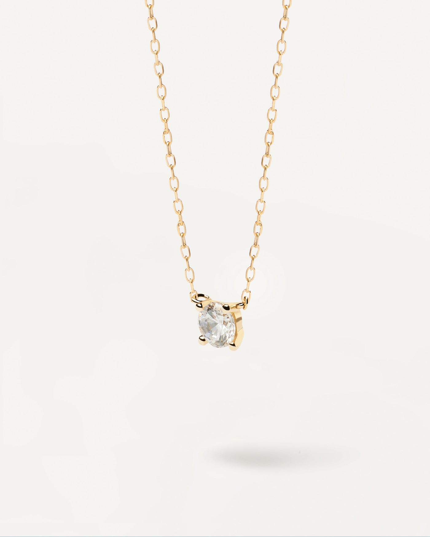 Sélection 2023 | Collier en Diamants et en Or Solitaire Medium. Collier chaine en or jaune massif avec diamant rond et brillant de laboratoire de 0,20 carat. Découvrez les dernières nouveautés de chez PDPAOLA. Commandez et recevez votre bijou en toute sérénité. Livraison gratuite.