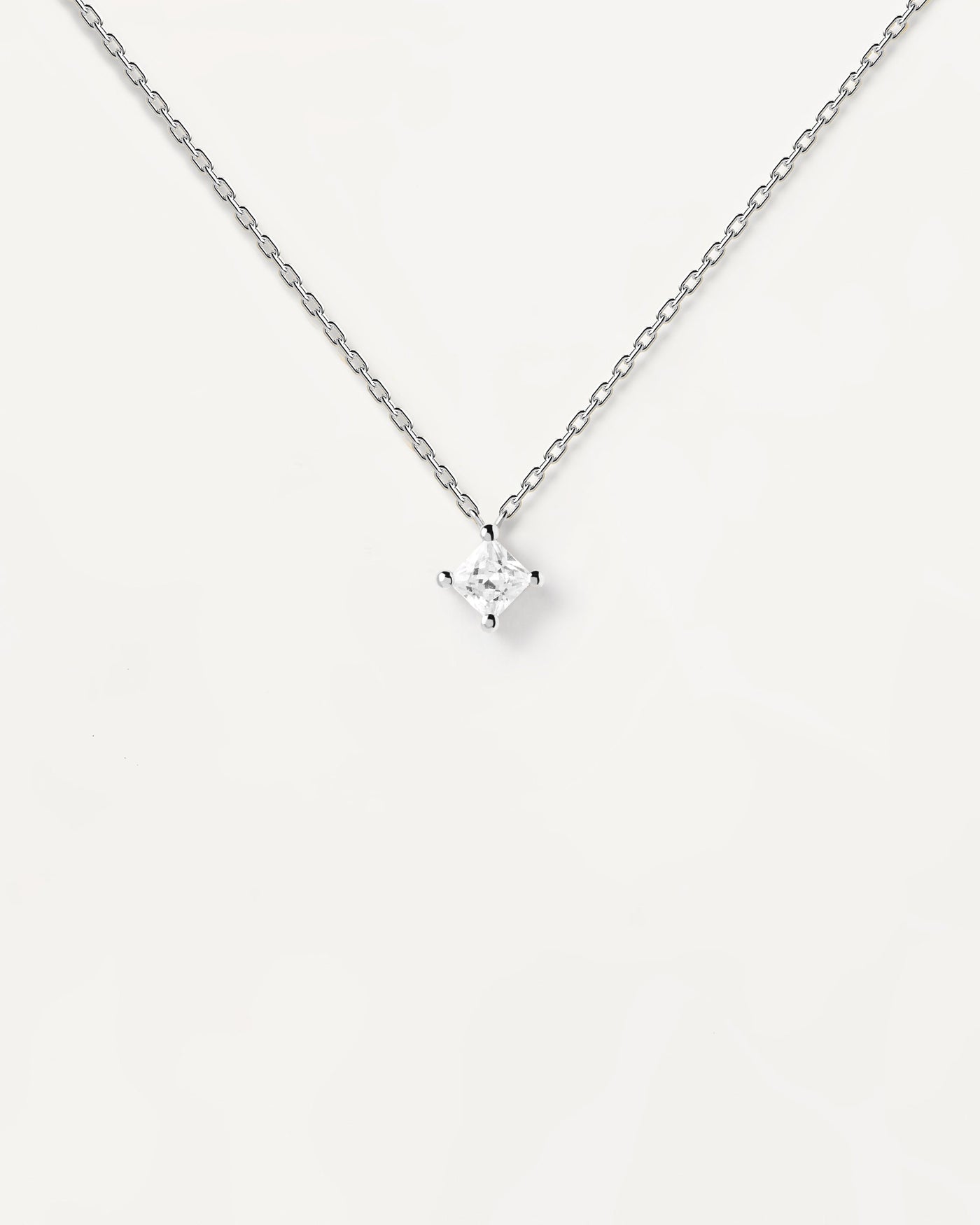 Collana in Oro Bianco Con Diamante principessa Solitaire - 
  
    Oro bianco 18K / Placcatura in argento rodiato
  
