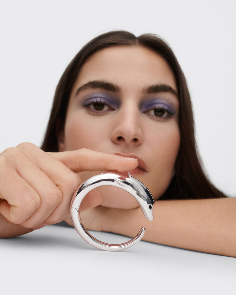 Bracelet jonc dauphin moderne en argent en forme sculpturale