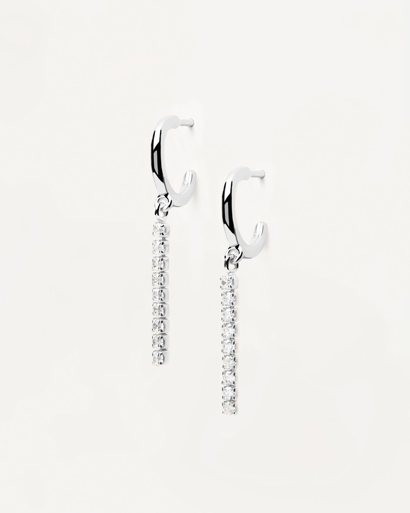 Sélection 2020 | Boucles d'oreilles en argent Naomi. Obtenez les dernières nouveautés de chez PDPAOLA. Commandez en toute sécurité et recevez ce Best Seller. Envoi gratuit > 70 €