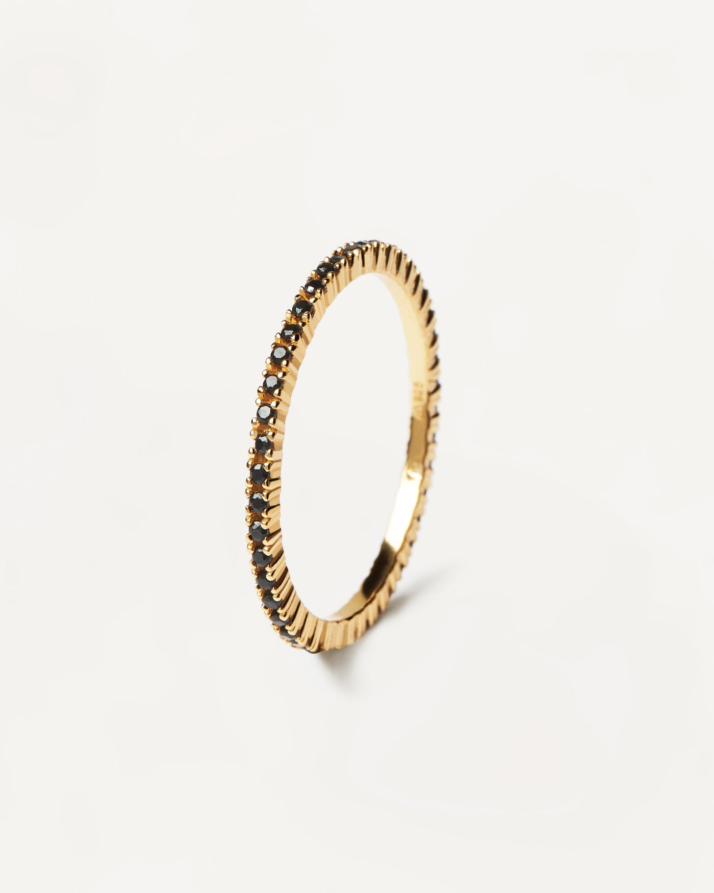 Selección 2020 | Anillo Black Essential. Consigue las últimas novedades de PDPAOLA. Haz tu pedido de forma segura y obtén este Best Seller. Envío Gratis a partir de 70€.