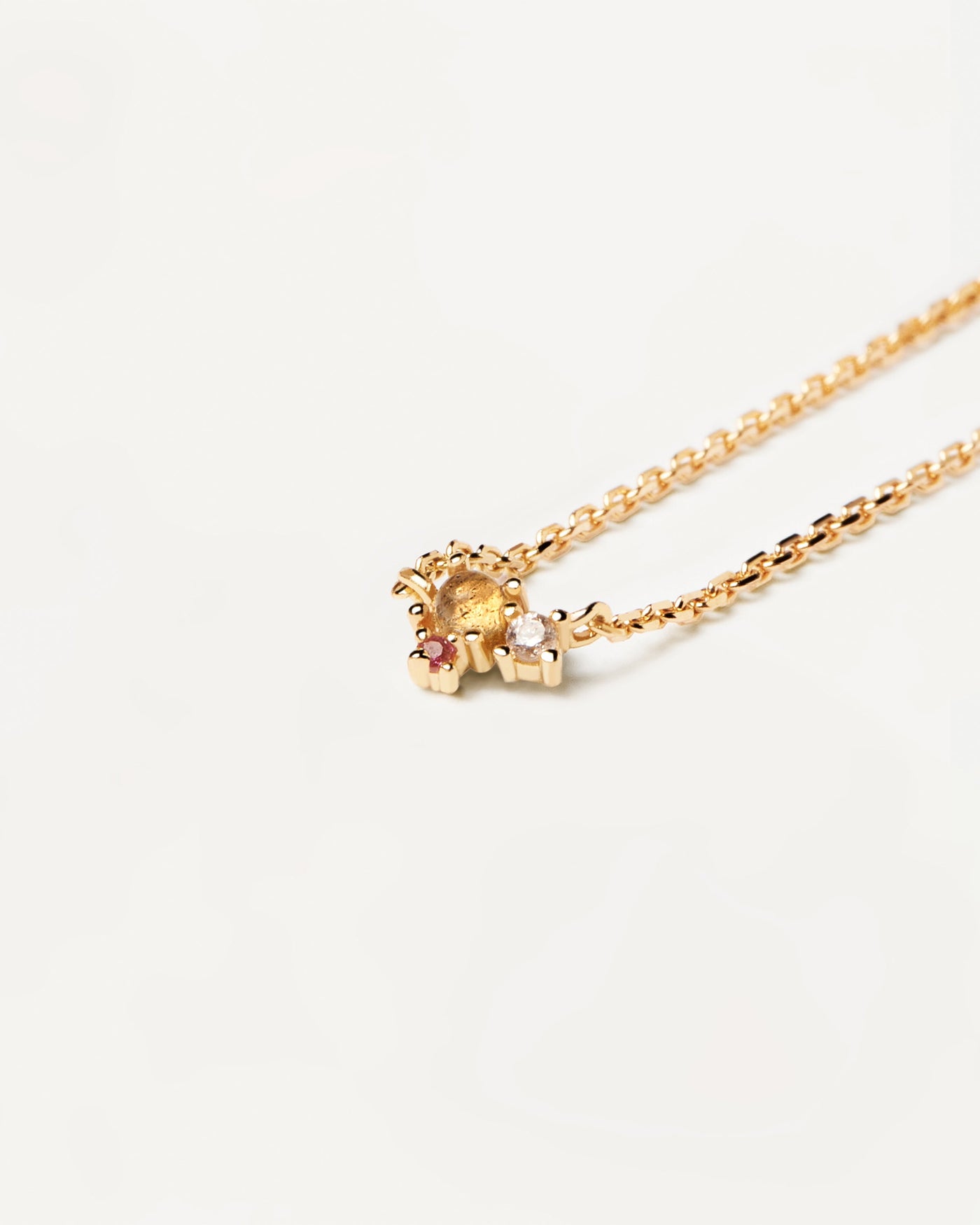 Sélection 2023 | Collier Rosé Blush. COLLIER EN ARGENT 925 PLAQUÉ OR 18 CARATS AVEC LABRADORITE ET ZIRCON EN CHAMPAGNE CLAIR ET ROSE-ROUGE. Découvrez les dernières nouveautés de chez PDPAOLA. Commandez et recevez votre bijou en toute sérénité. Livraison gratuite.