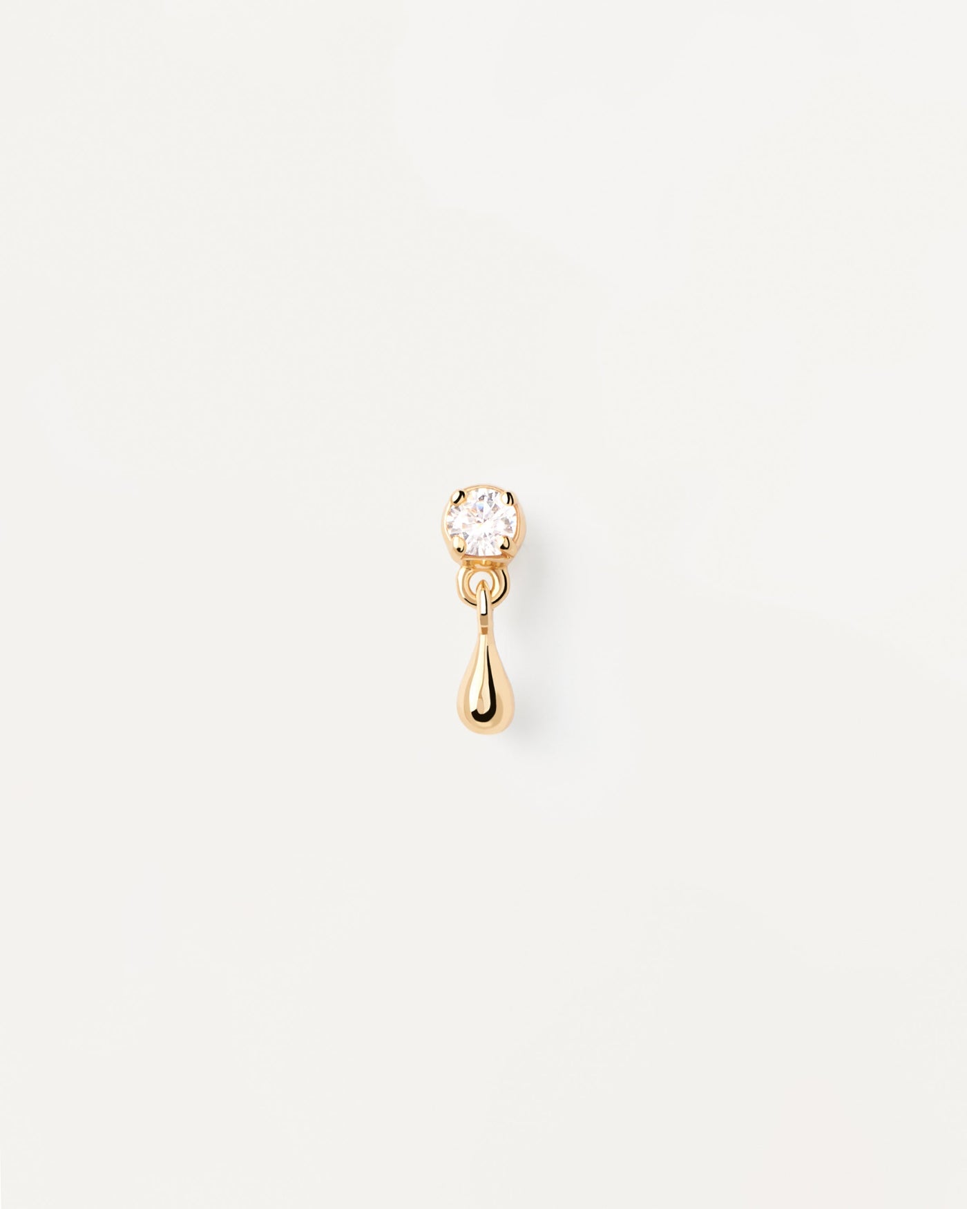 Sélection 2023 | Clou d'oreille individuel Water. Piercing d'oreille en argent plaqué or avec zircons blanc et pendentif goutte. Découvrez les dernières nouveautés de chez PDPAOLA. Commandez et recevez votre bijou en toute sérénité. Livraison gratuite.