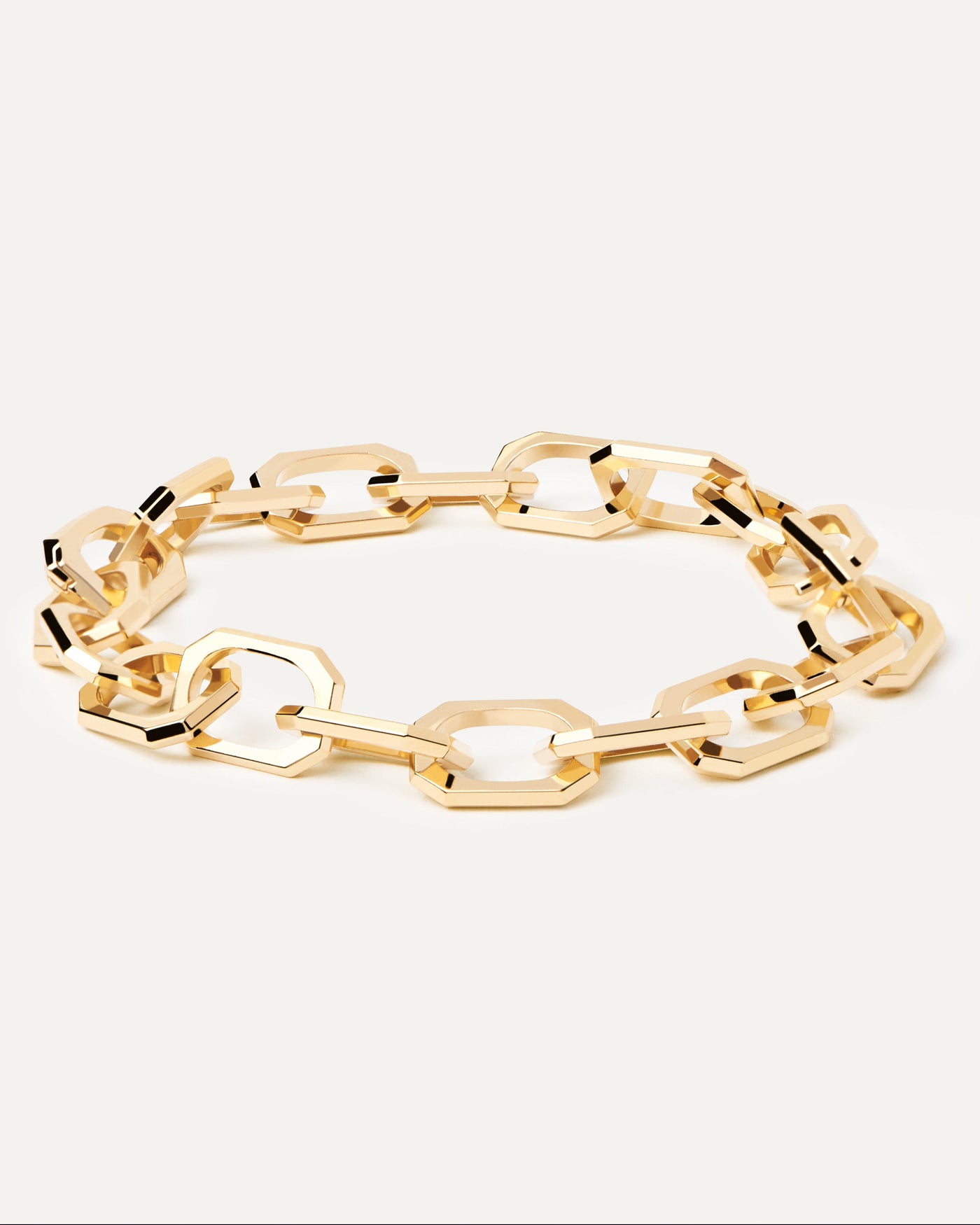 2023 Selection | Small Signature Chain Bracelet. Cable chain bracelet with octogonal links in 18K gold plating. Get the latest arrival from PDPAOLA. Place your order safely and get this Best Seller. Free Shipping.