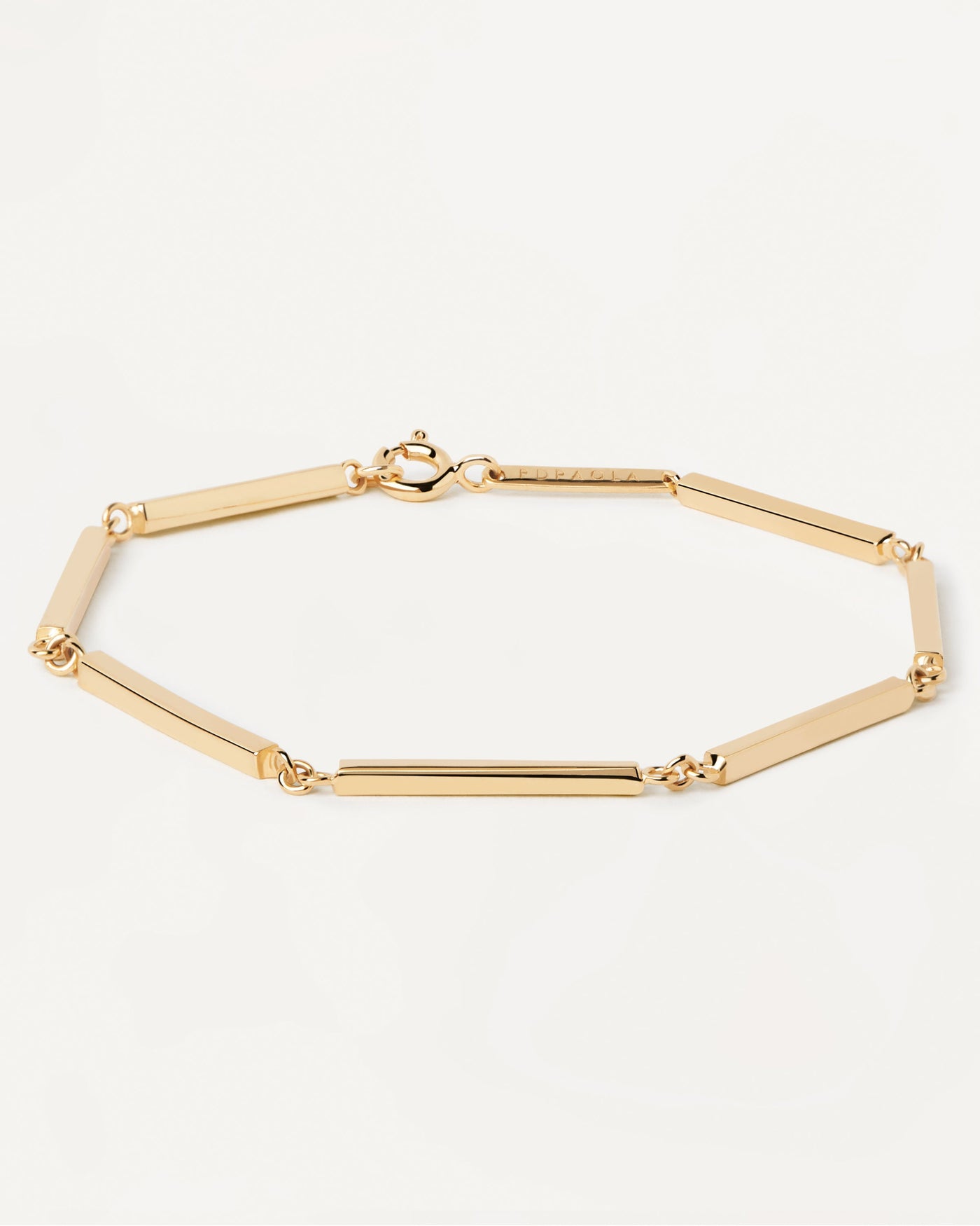 2023 Selection | Bar Chain Bracelet. Articulated bar-chain bracelet in plain gold-plated silver. Get the latest arrival from PDPAOLA. Place your order safely and get this Best Seller. Free Shipping.