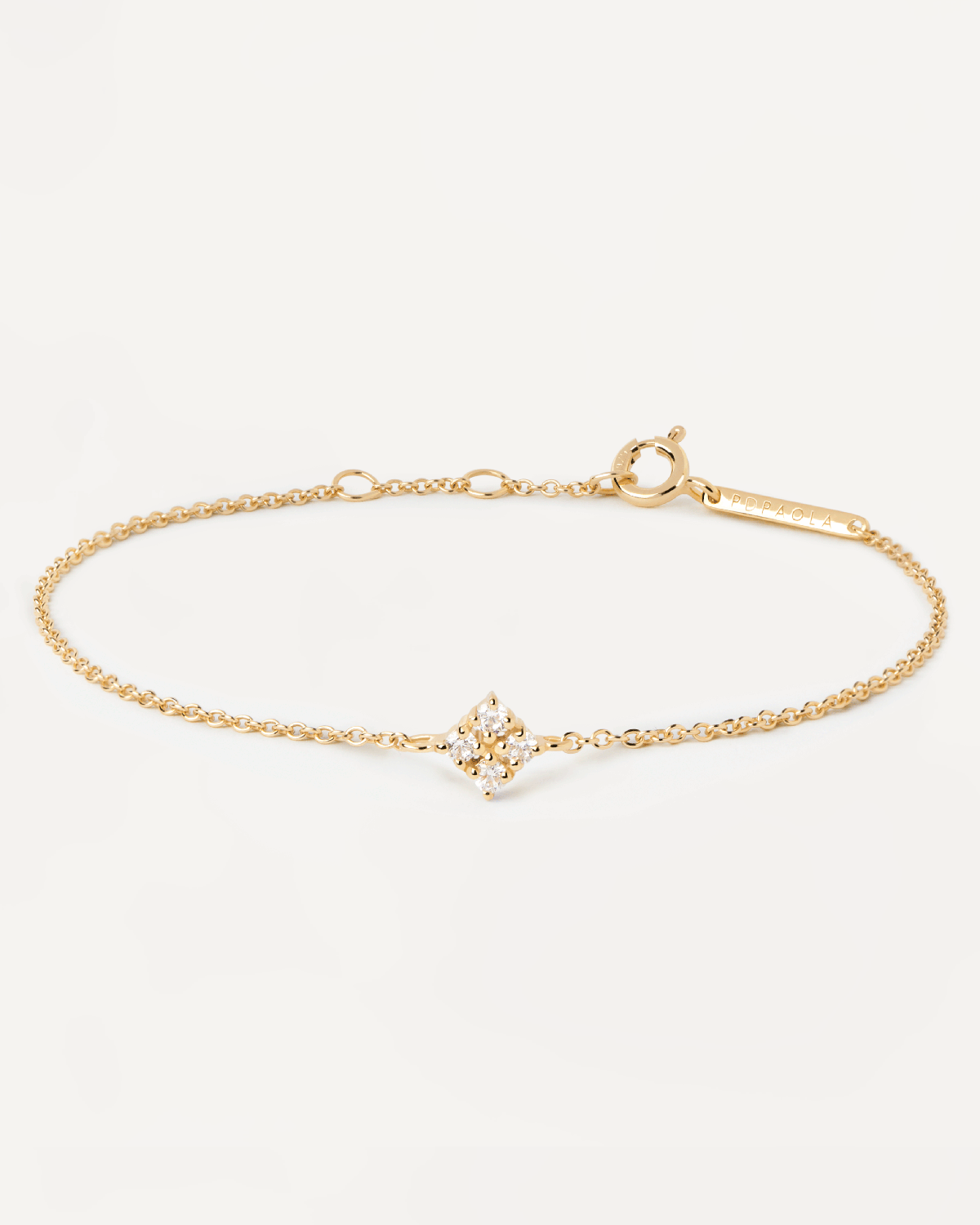 Selezione 2023 | Bracciale Tina. Bracciale a catena in argento placcato oro con motivo di zirconi bianchi. Acquista le ultime novità di PDPAOLA. Effettua il tuo ordine in tutta sicurezza e non lasciarti sfuggire questo best seller. Spedizione gratuita.