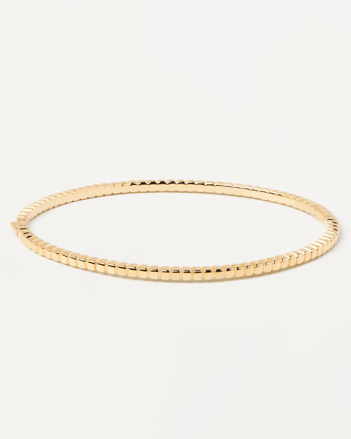 2023 Selection | Lea Bangle. Textured hinged rigid bracelet in gold-plated silver. Get the latest arrival from PDPAOLA. Place your order safely and get this Best Seller. Free Shipping.