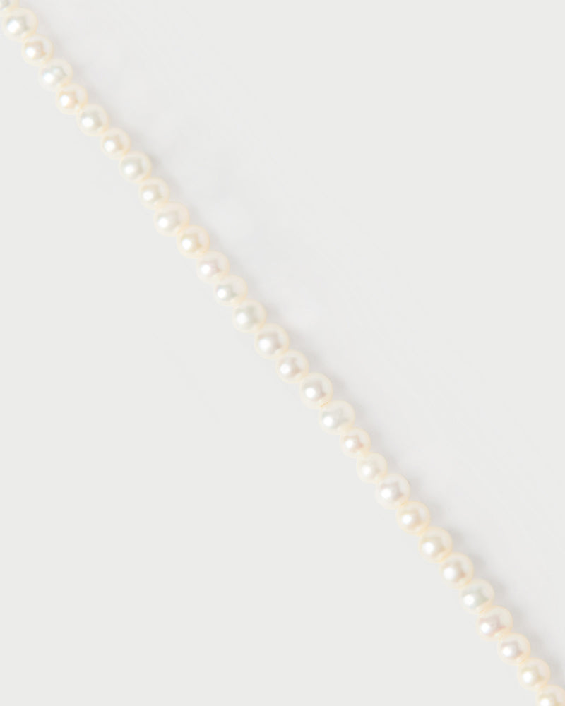 Elegant freshwater cultured pearl beaded bracelet with fluid drop clasp