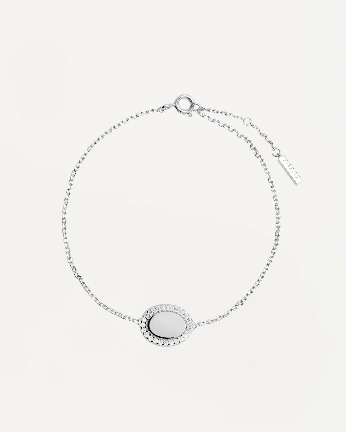 Bracciale in argento Mademoiselle. Bracciale in argento 925 con ciondolo rotondo personalizzabile e zirconi bianchi. Acquista le ultime novità di PDPAOLA. Effettua il tuo ordine in tutta sicurezza e non lasciarti sfuggire questo best seller.