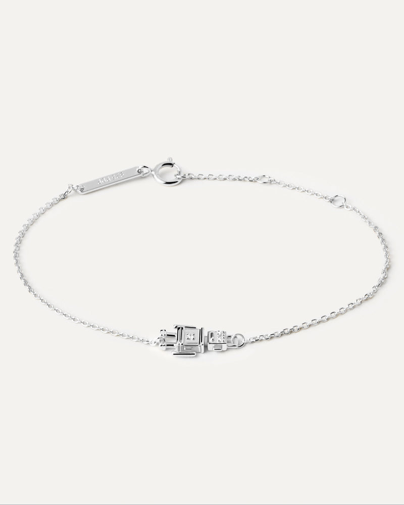 Dainty sterling silver bracelet with a robot motive