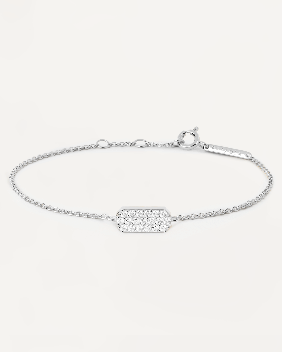 Icy Silberarmband. Armband aus Sterlingsilber mit ovalem Motiv und weißen Zirkonia. Erhalten Sie die neuesten Produkte von PDPAOLA. Geben Sie Ihre Bestellung sicher auf und erhalten Sie diesen Bestseller.