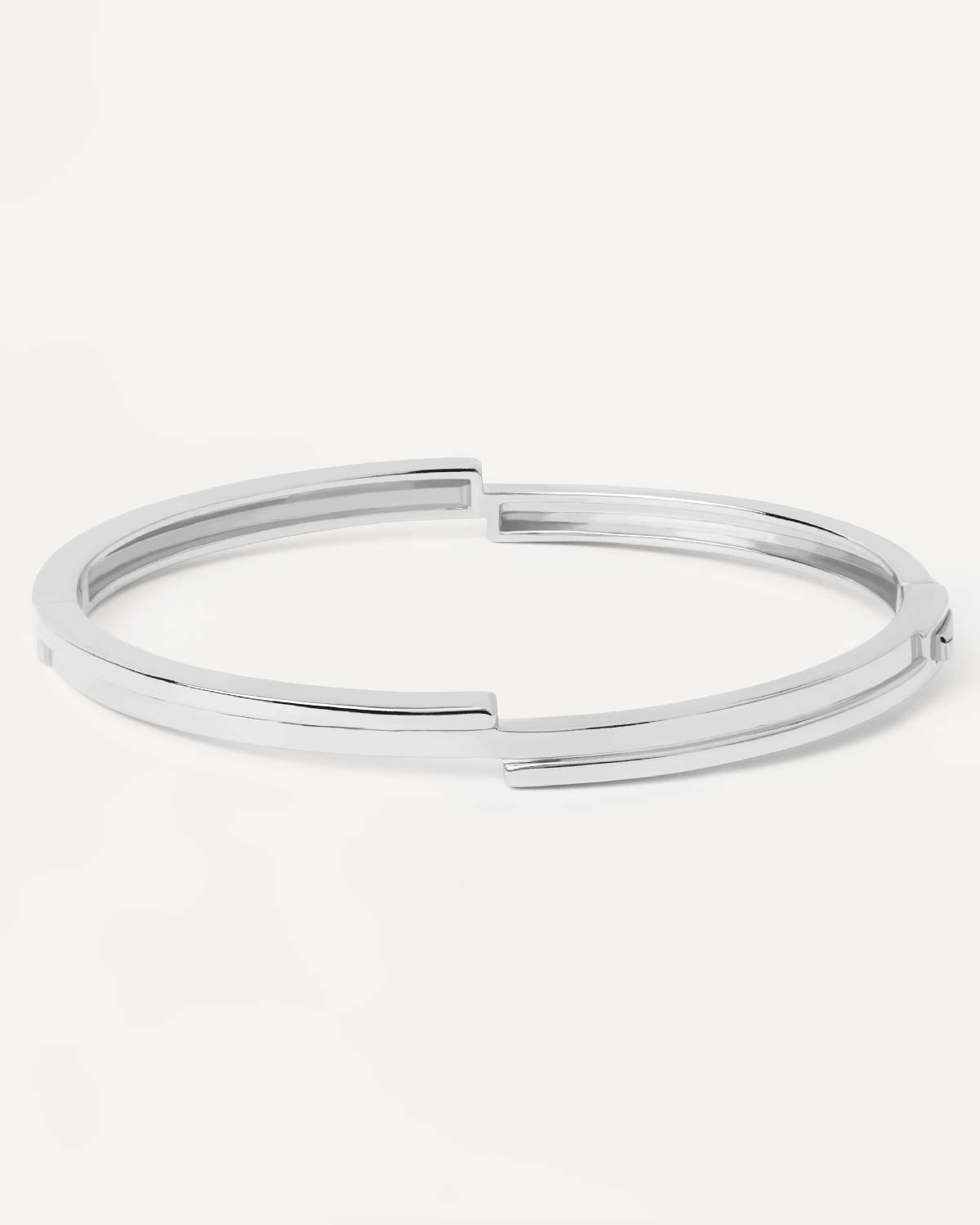 Sortiment 2023 | Genesis Silberarmreif. Armreif aus Sterlingsilber mit asymmetrischem Design. Erhalten Sie die neuesten Produkte von PDPAOLA. Geben Sie Ihre Bestellung sicher auf und erhalten Sie diesen Bestseller. Kostenloser Versand.