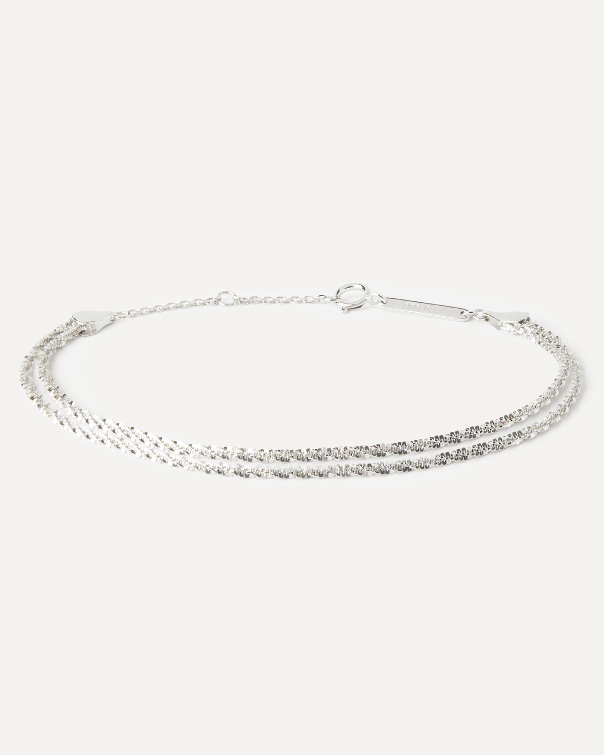 Pulsera cadena de plata Double sparkle. Pulsera cadena doble brillante de plata con un sutil diseño trenzado. Consigue las últimas novedades de PDPAOLA. Haz tu pedido de forma segura y obtén este Best Seller.