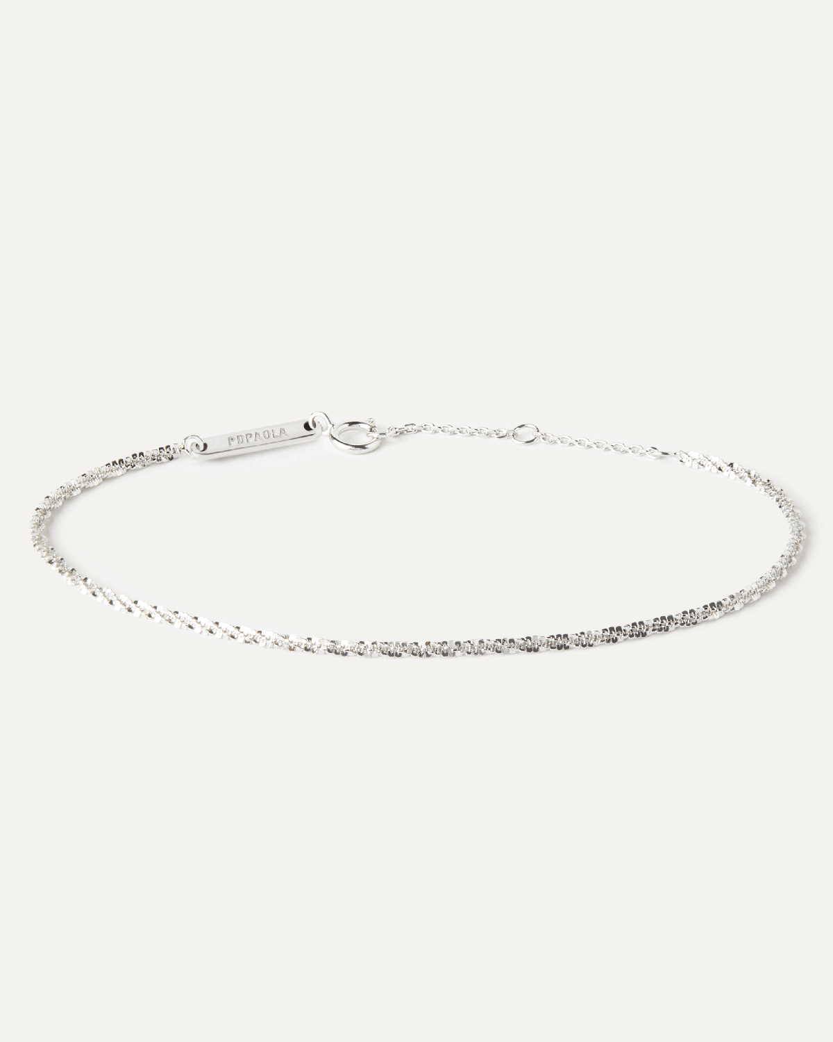 Bracciale a catena in argento Sparkle. Bracciale catena a forma di scintillio in argento con un sottile design intrecciato. Acquista le ultime novità di PDPAOLA. Effettua il tuo ordine in tutta sicurezza e non lasciarti sfuggire questo best seller.