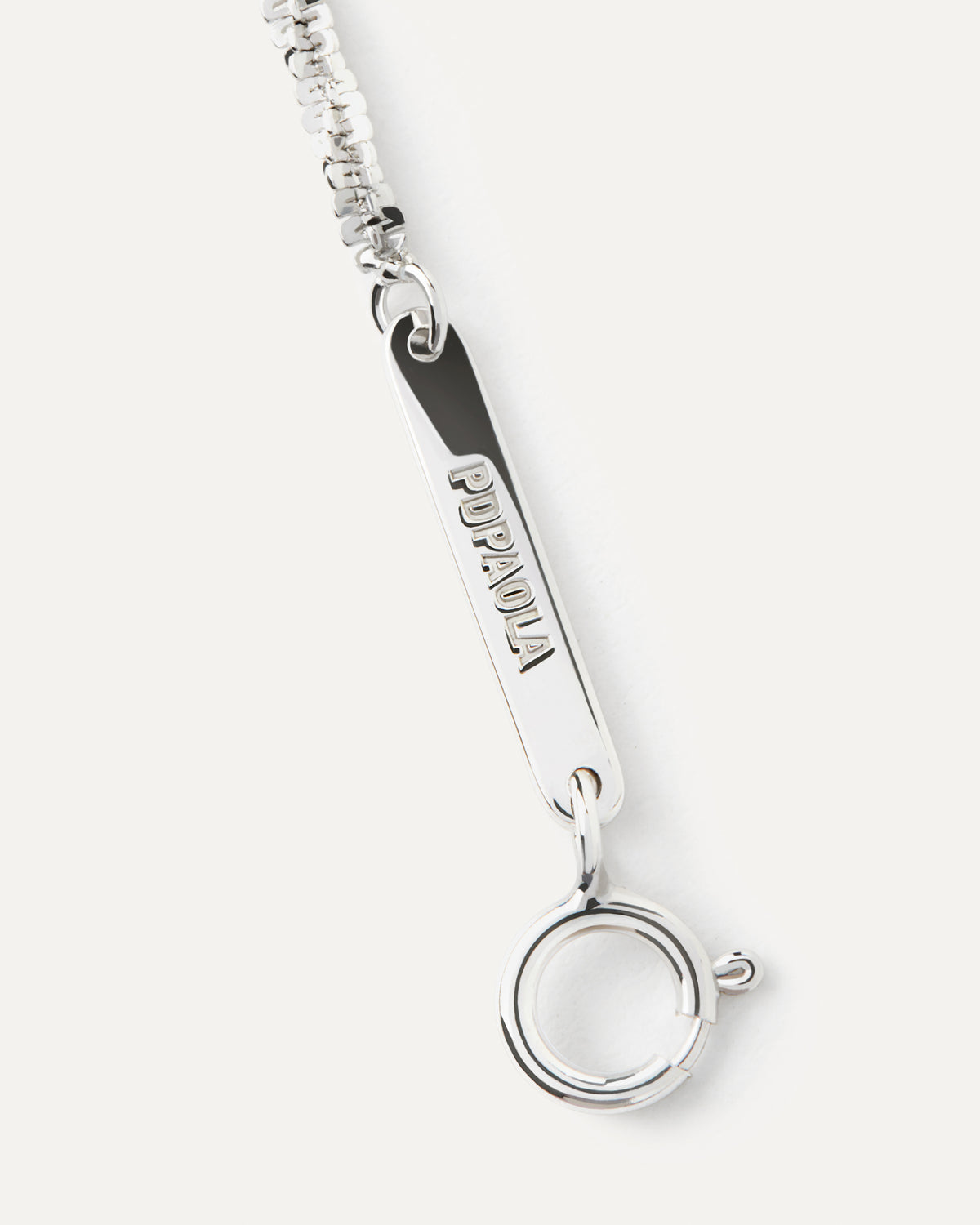 Dainty sparkle silver chain bracelet with a subtle twisted Dainty sparkle silver chain bracelet with a subtle twisted