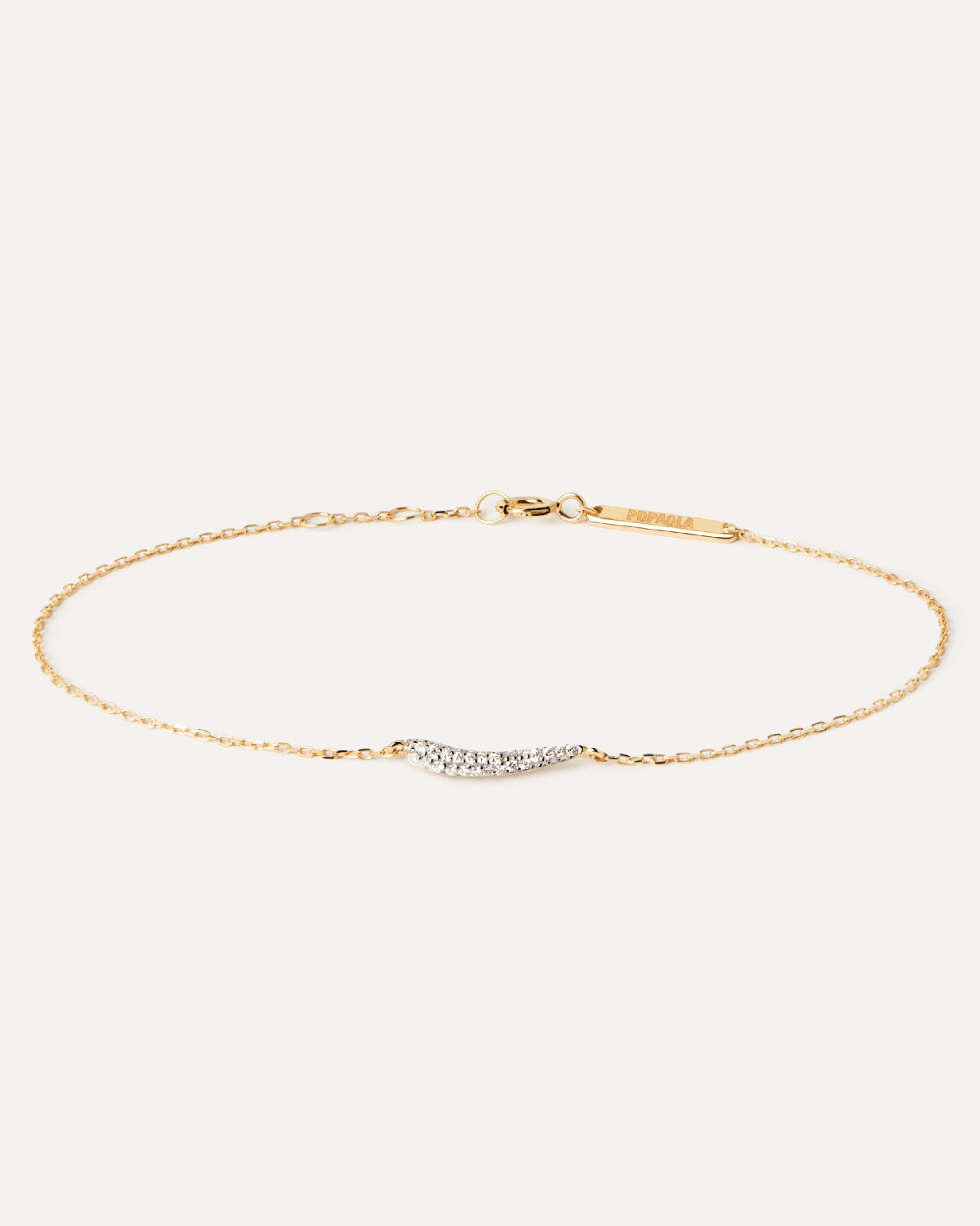 Solid yellow gold bracelet with a curved point shape pavé lab-grown diamond of 0.13 carats