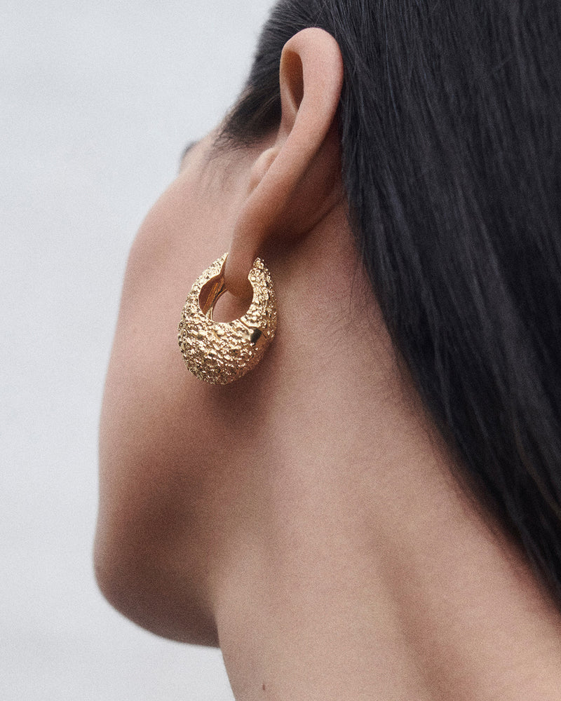 Marina Creolen - 
  
    Messing / 18K Goldplattierung
  
